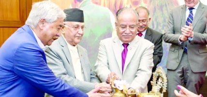 राजावादीका कारण ओली, देउवा र प्रचण्डवीच एकता हुँदै