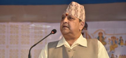 ‘सरकार, ज्ञानेन्द्रलाई सिंहासनमा राख्नुहुँदैनथ्यो’ ‘हो दाजी, त्यो मेरो भूल थियो ।’