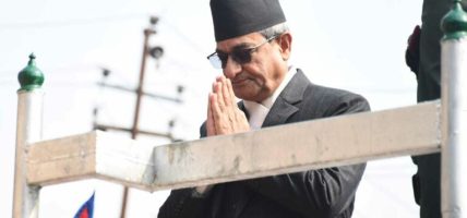 राजावादीले क्षति पुर्‍याएको तीनकुनेमा अनुगमन गर्दै गृहमन्त्री लेखक