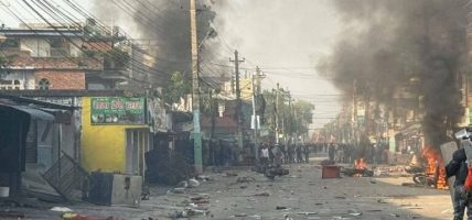 वीरगञ्जमा हिन्दू र मुस्लिम समुदायबीच झडप: अवस्था तनावग्रस्त, प्रहरीद्वारा अश्रुग्यास प्रहार