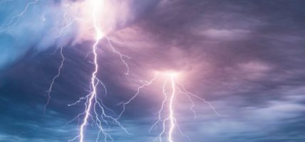 चट्याङ लागेर नाबालिकाको मृत्यु, आमा घाइते