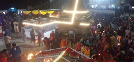 मातातीर्थमा भक्तजनको घुइँचो (तस्बिरहरु)