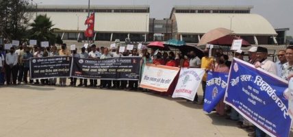 विमानस्थल नियमित सञ्चालनमा ल्याउन माग गर्दै  धर्ना, माग नसुने कडा आन्दोलन गर्ने चेतावनी