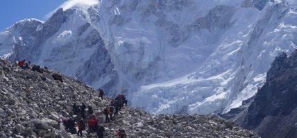 पर्वतारोहण पथप्रदर्शक पेसामा शेर्पा युवाको घट्दो आकर्षण