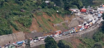 नागढुङ्गा–नौबिसे सडक ४ घण्टा बन्द हुने