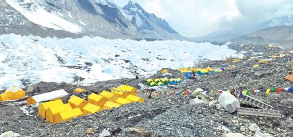 सुनसान भए सगरमाथा लगायतका हिमालहरू