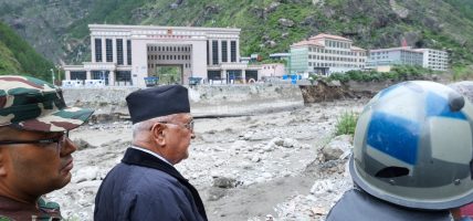 रसुवा र नुवाकोटको बाढी प्रभावित क्षेत्रमा प्रधानमन्त्री (फोटो फिचर)