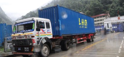 चीनकै भूमिमा रोकिए करोडौंको नेपाली मालबस्तु