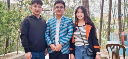 परिवारका तीन जना एकै पटक शाखा अधिकृत