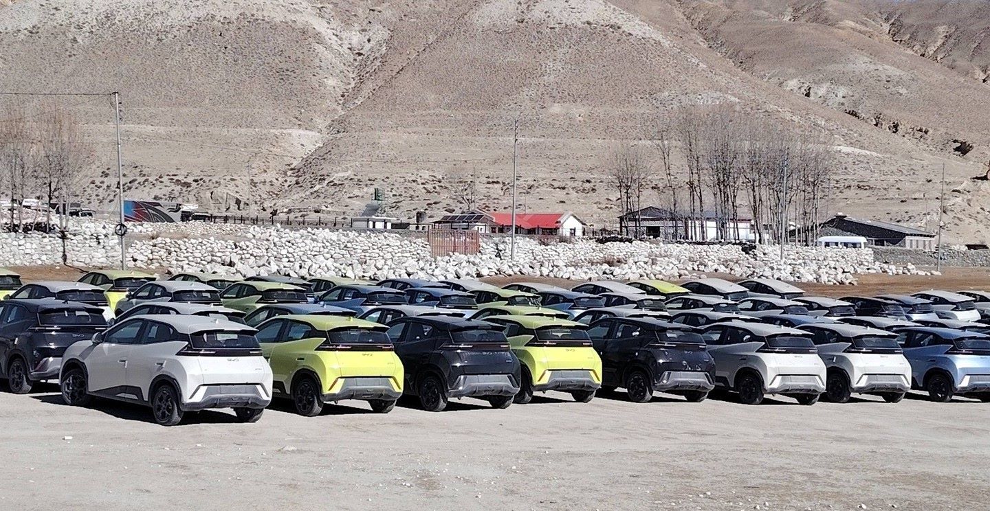 चीनबाट धमाधम भित्रिदैंछन् विद्युतीय सवारी साधन चीनबाट धमाधम भित्रिदैंछन् विद्युतीय सवारी साधन