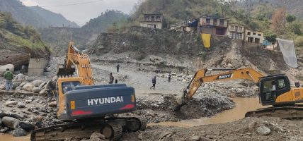 रोसी खोलाको बाढीपछि अवरुद्ध बीपी राजमार्ग पुनः सञ्चालन