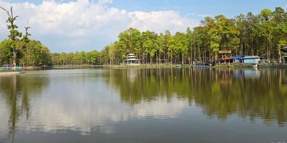 पर्यटकको रोजाइमा रास ताल