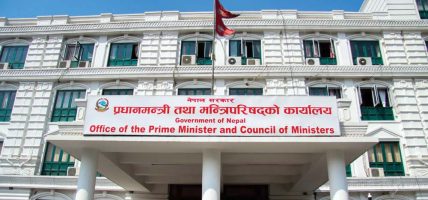 प्रधानमन्त्री, मन्त्री ९ बजे नै कार्यकक्षमा