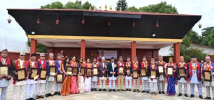 गीत-सङ्गीतले राष्ट्रिय एकता र भ्रातृत्व बलियो बनाउँछ : राष्ट्रपति गीत-सङ्गीतले राष्ट्रिय एकता र भ्रातृत्व बलियो बनाउँछ : राष्ट्रपति