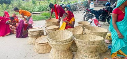 चाडपर्वले जोगाउँदै कुम्हालेको परम्परागत पेसा