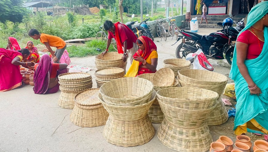 चाडपर्वले जोगाउँदै कुम्हालेको परम्परागत पेसा
